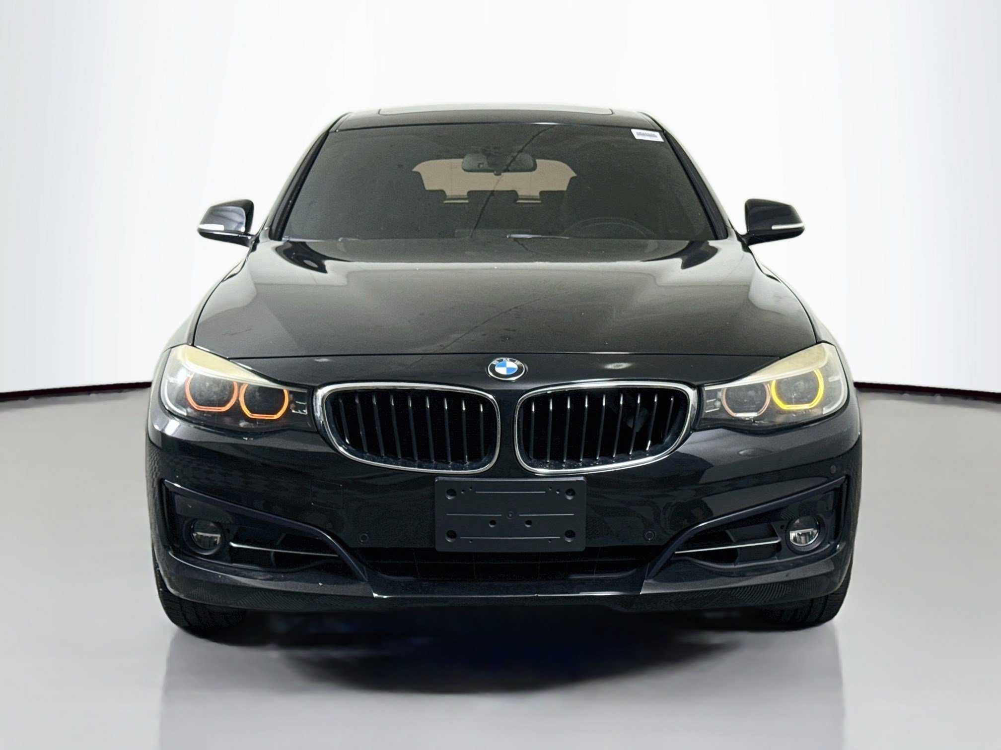 Used 2018 BMW 330i Gran Turismo xDrive AWD/4WD image 2