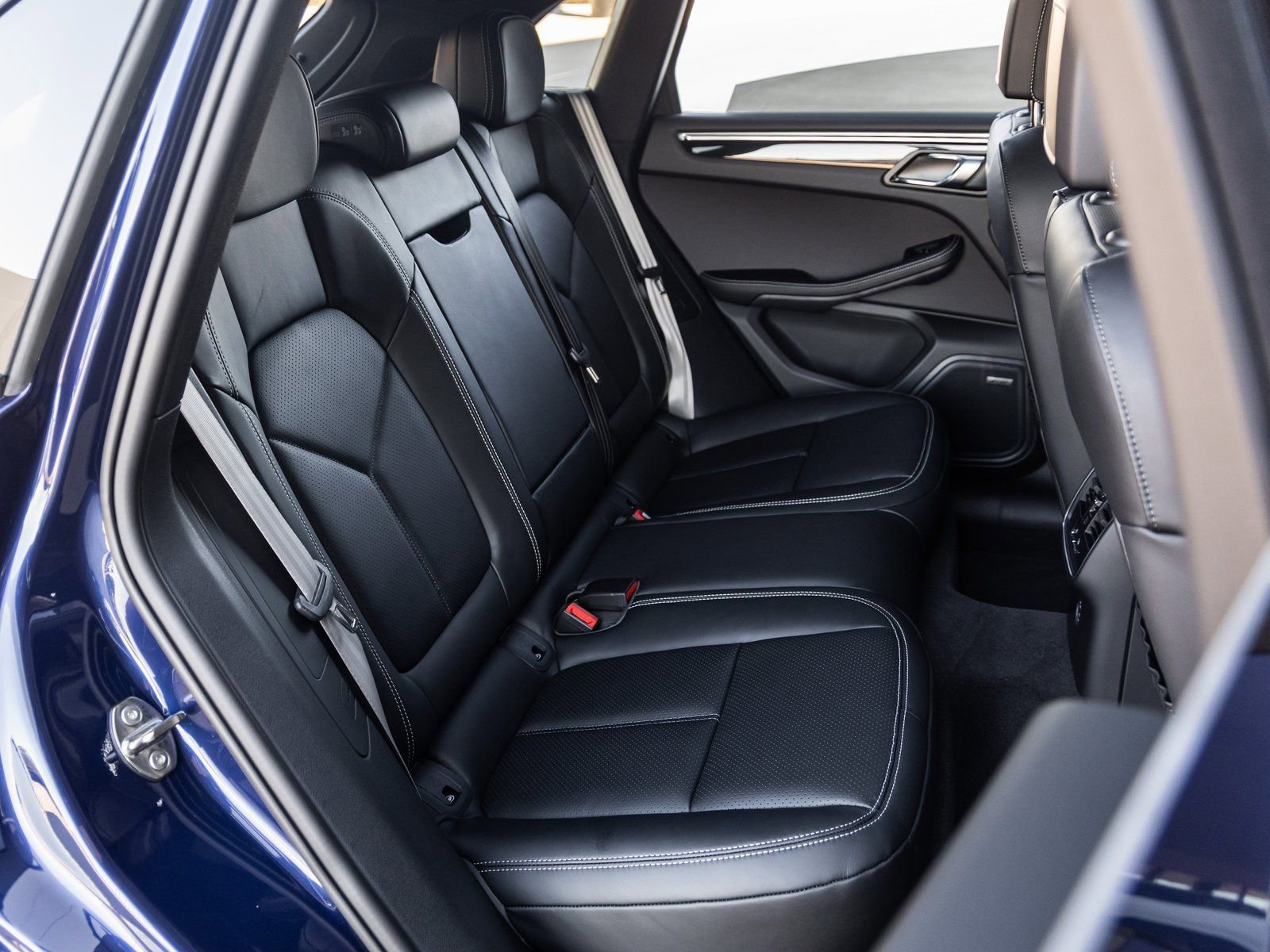 New 2026 Porsche Macan Turbo image 42