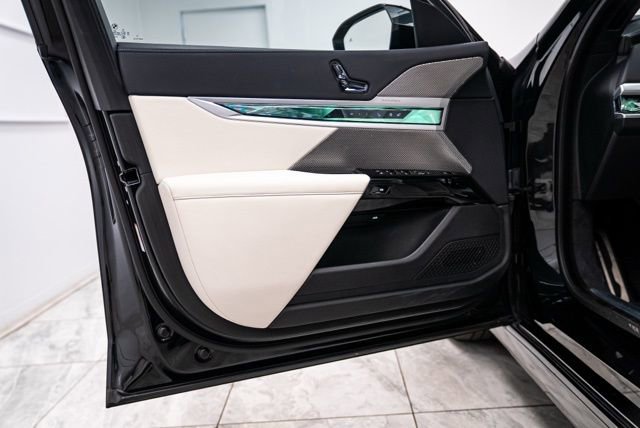 Used 2023 BMW 760i xDrive image 24