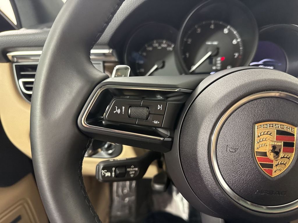 Certified 2024 Porsche Macan image 38