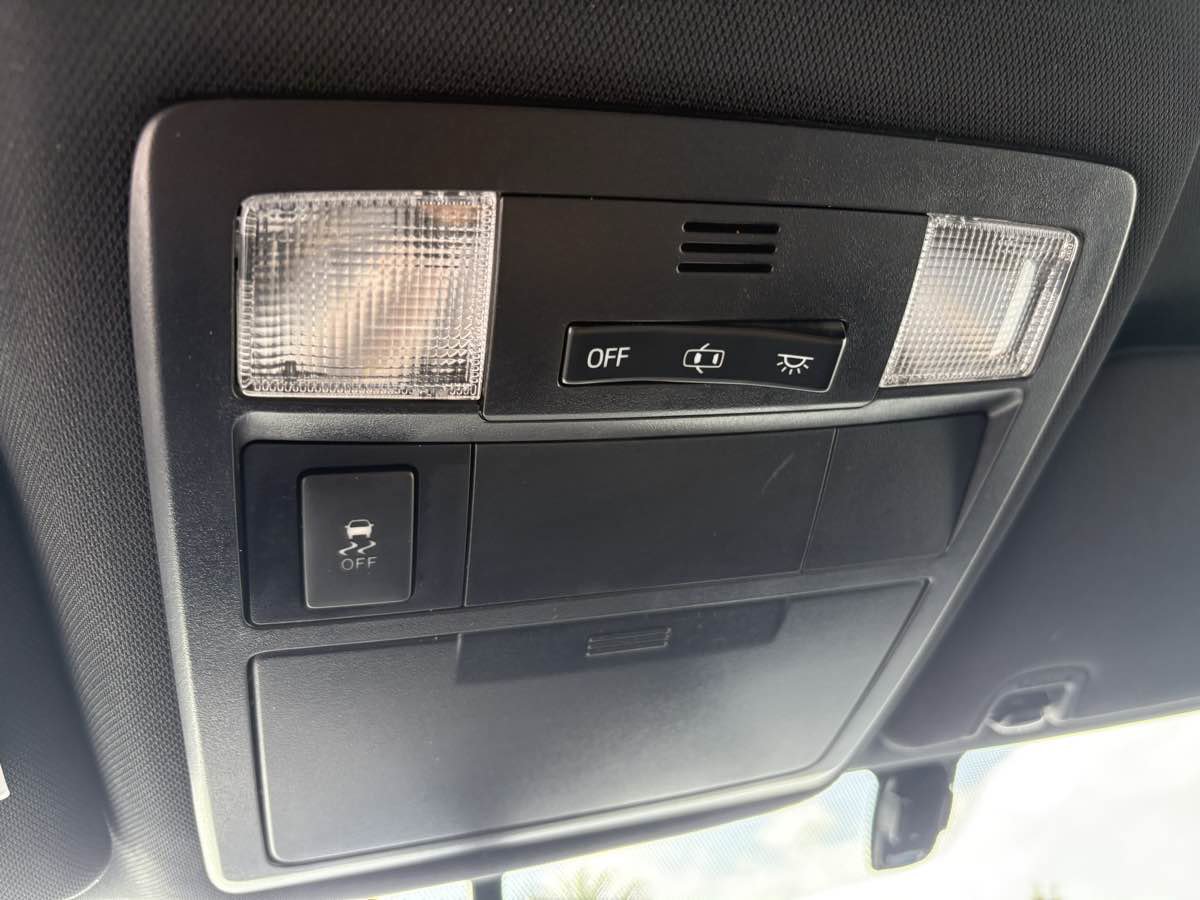 Used 2017 Toyota Tacoma TRD Sport image 32