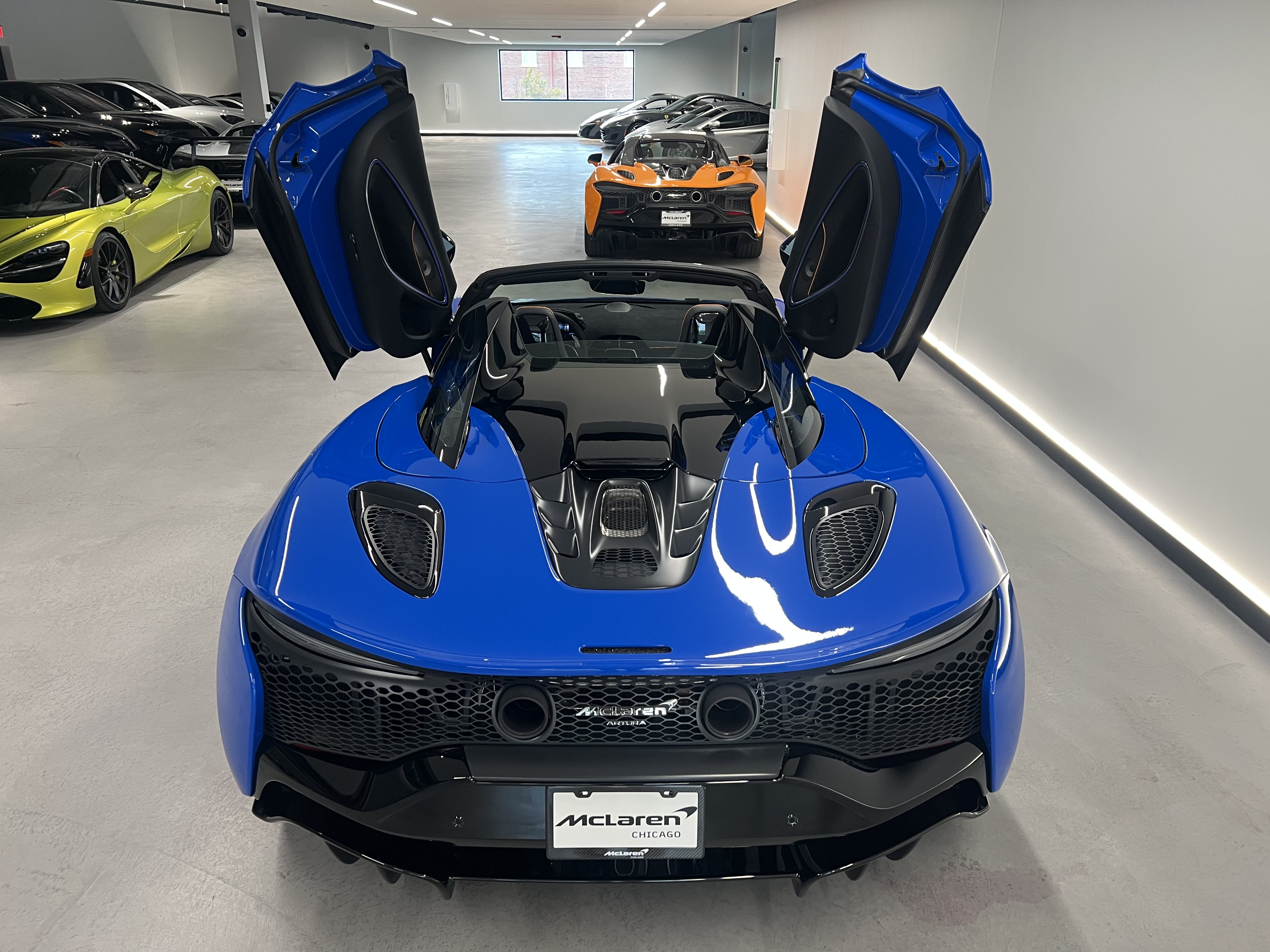 Used 2027 McLaren Artura Spider RWD image 16