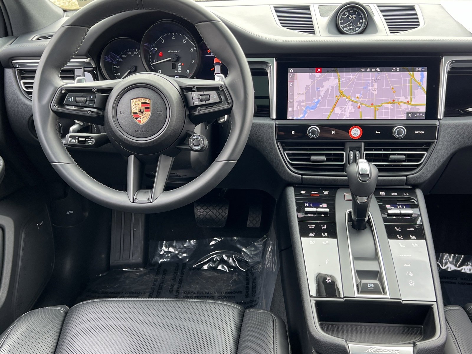 Certified 2025 Porsche Macan Turbo image 15