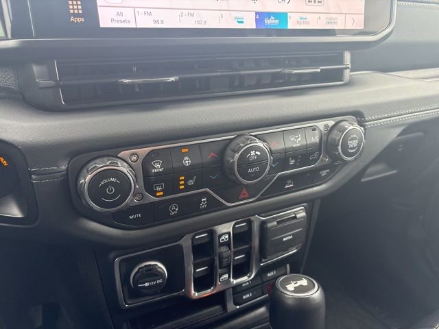 Used 2024 Jeep Wrangler Sahara image 17