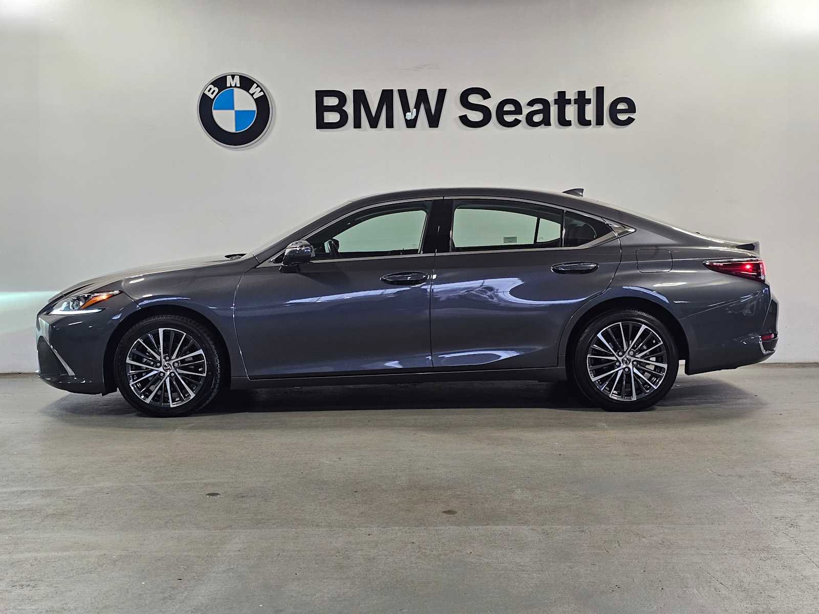 Used 2023 Lexus ES 250 w/ Premium Package image 3