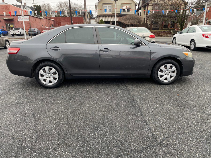 Used 2010 Toyota Camry LE image 6