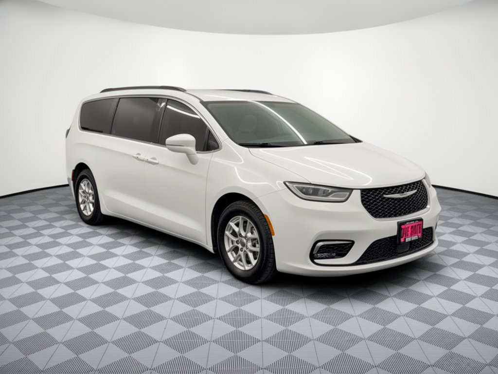 Used 2022 Chrysler Pacifica Touring-L FWD image 7