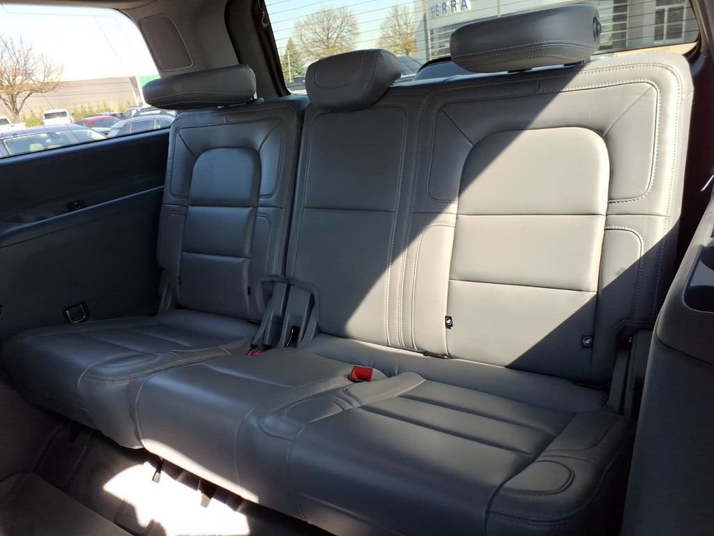 Used 2021 Lincoln Navigator Reserve w/ Luxury Package AWD/4WD image 13