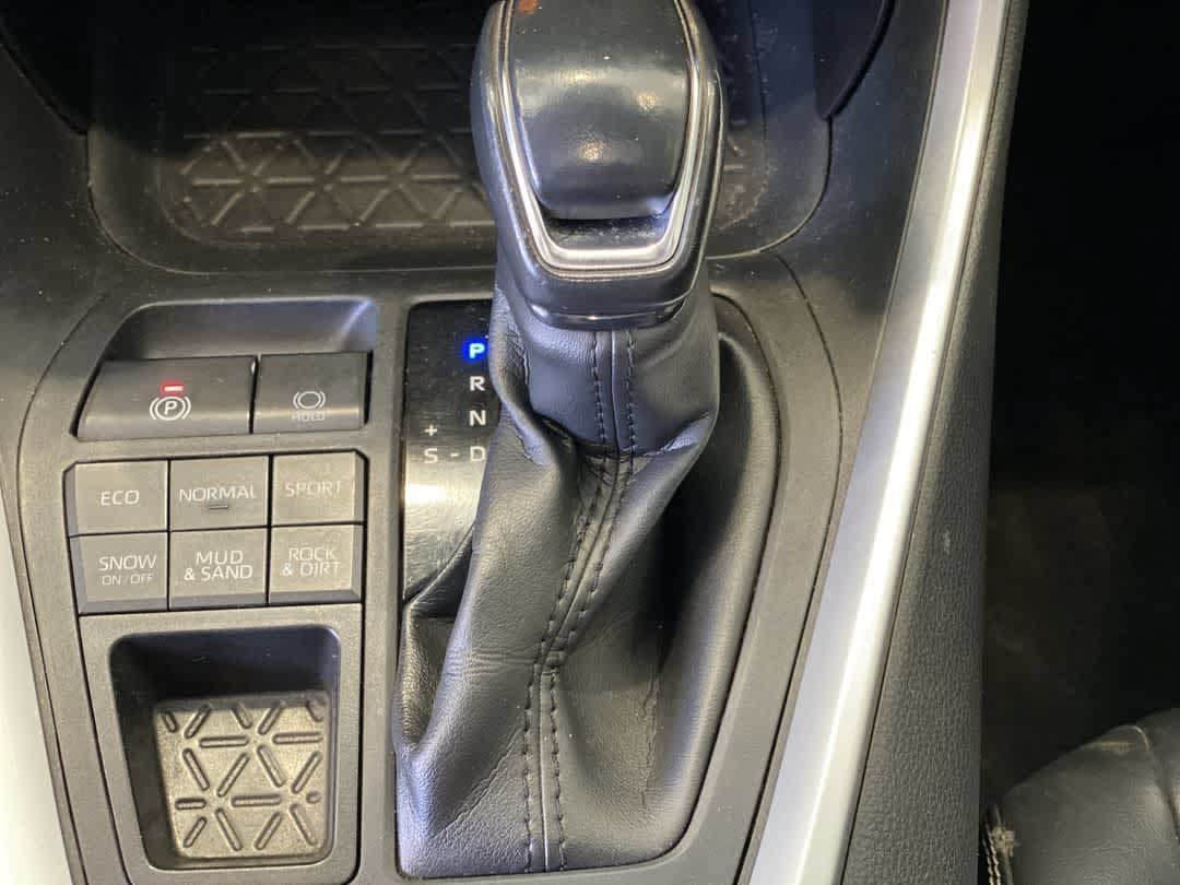 Used 2020 Toyota RAV4 XLE Premium AWD/4WD image 22