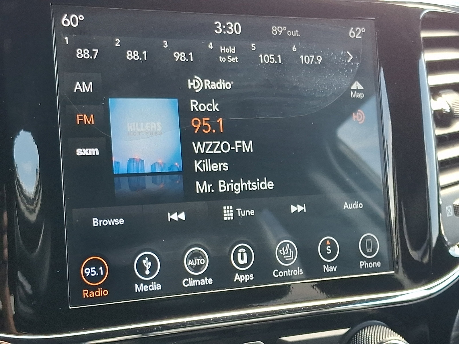 Used 2019 Jeep Grand Cherokee Altitude AWD/4WD image 18