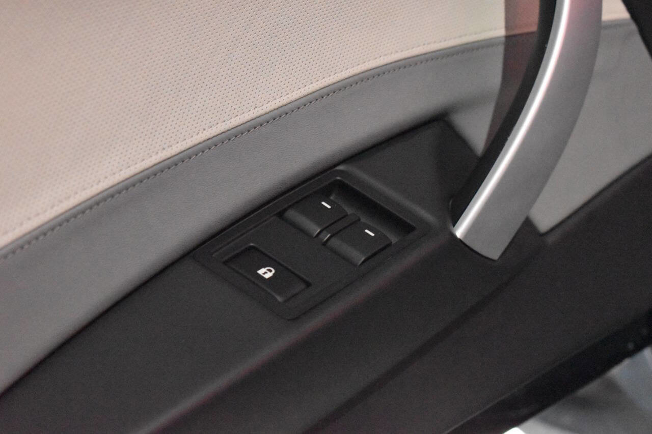 Used 2011 Tesla Roadster Sport image 38