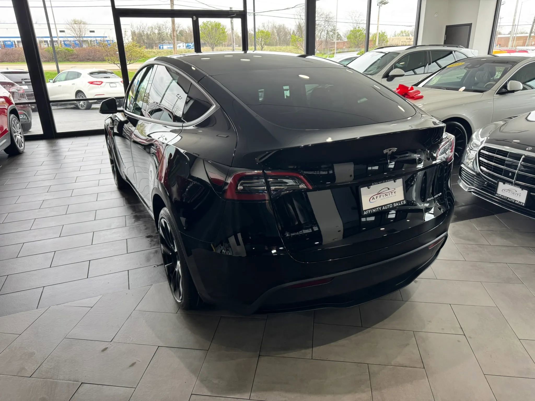 Used 2023 Tesla Model Y Long Range AWD/4WD image 3