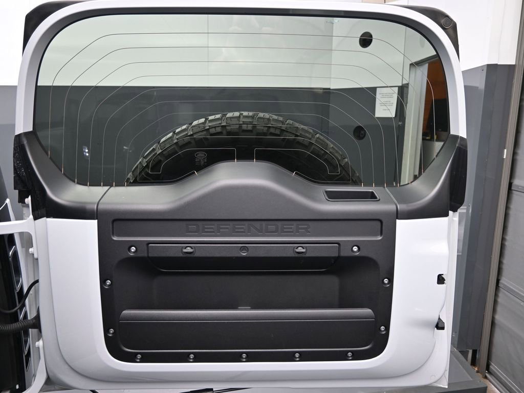 Used 2022 Land Rover Defender 110 V8 image 15