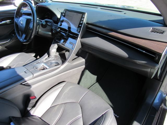 Used 2019 Toyota Avalon XLE image 11