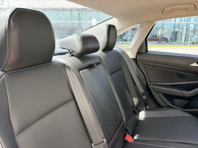 Used 2019 Volkswagen Jetta SE w/ Cold Weather Package FWD image 13