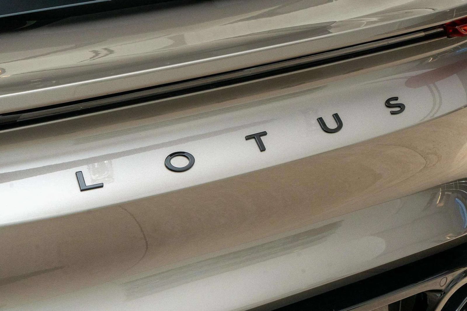 Used 2025 Lotus Emira RWD image 39