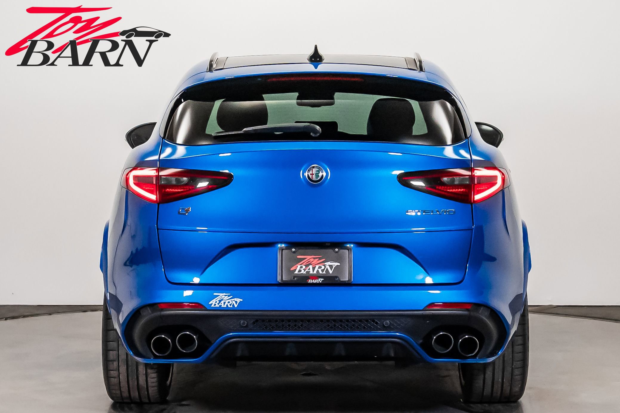 Used 2022 Alfa Romeo Stelvio Quadrifoglio image 4