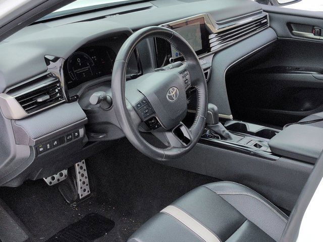 Used 2025 Toyota Camry SE FWD image 9