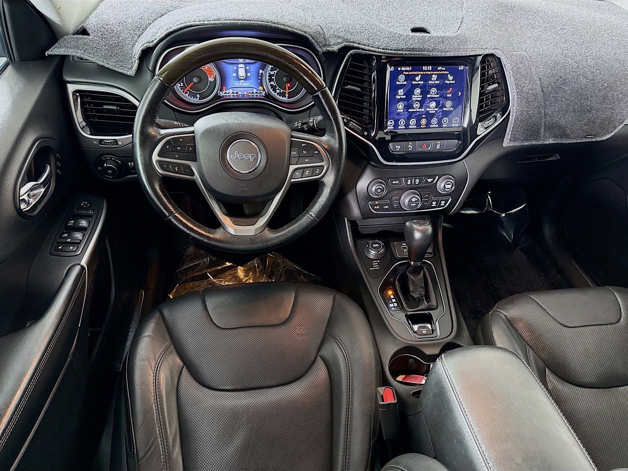 Used 2019 Jeep Cherokee Overland w/ Technology Group image 17