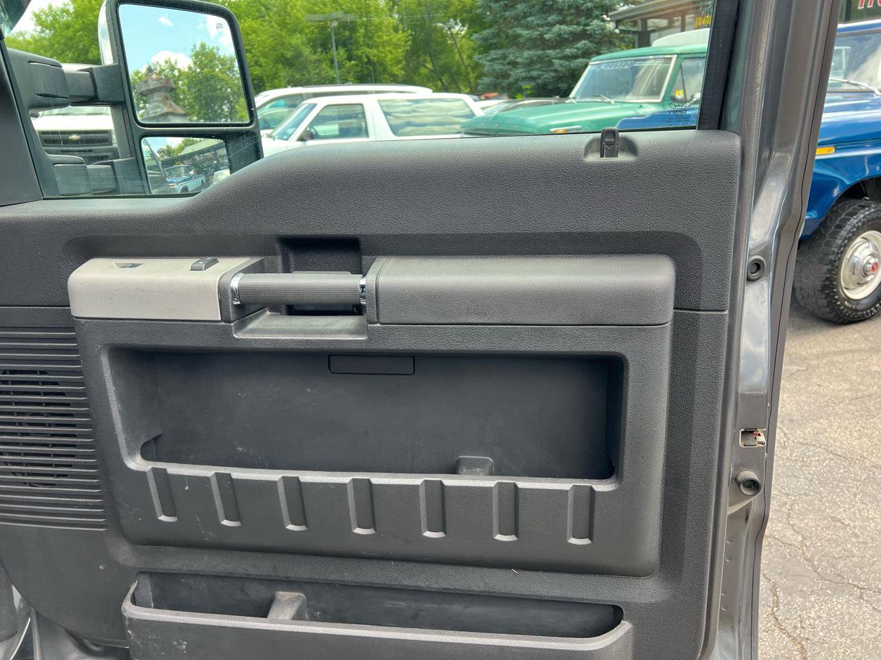 Used 2013 Ford F350 Lariat w/ Chrome Pkg image 16