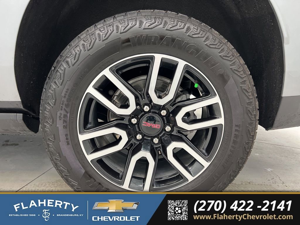 Used 2024 GMC Yukon XL AT4 w/ Technology Package image 18