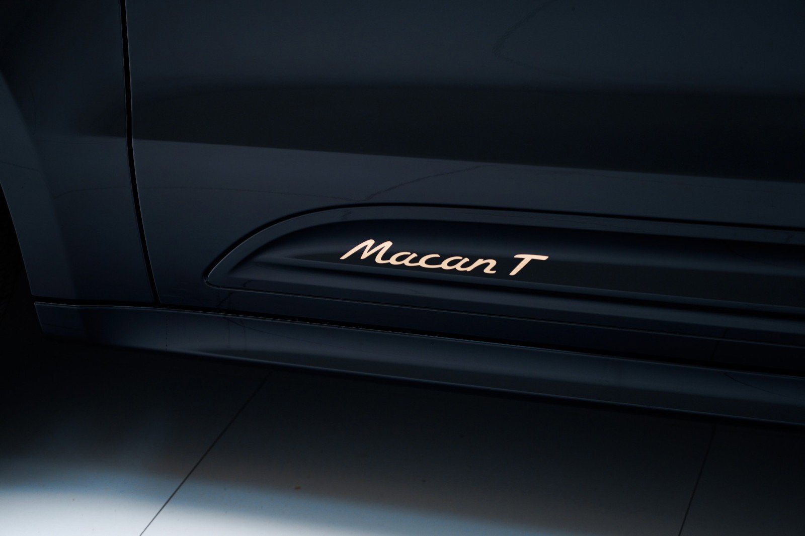 New 2026 Porsche Macan Turbo image 13