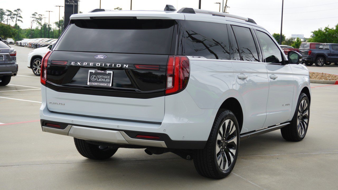 Used 2025 Ford Expedition Platinum w/ Driver's Package AWD/4WD image 7