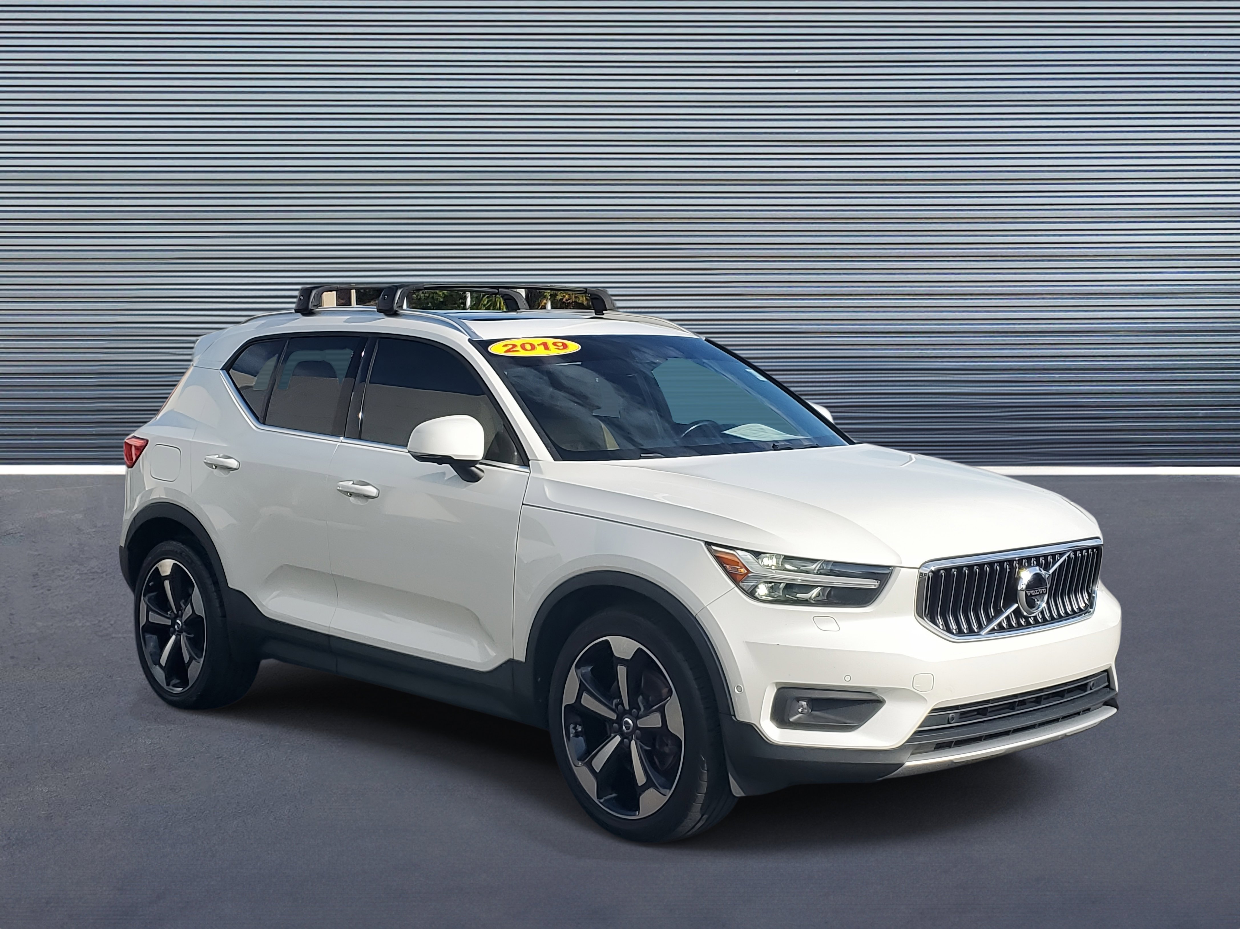 Used 2019 Volvo XC40 T5 Inscription image 2