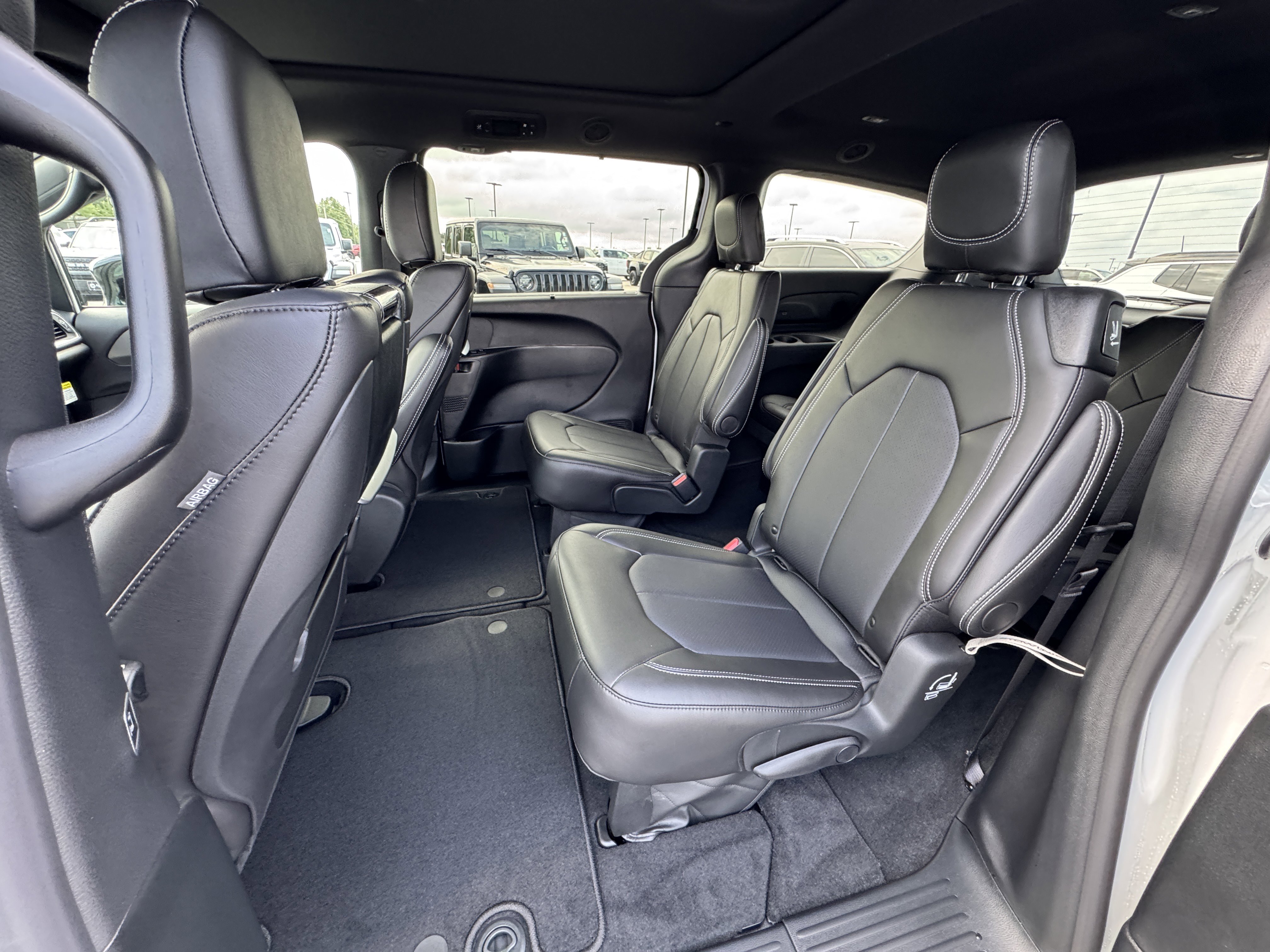 New 2026 Chrysler Pacifica Limited w/ S Appearance Package image 12