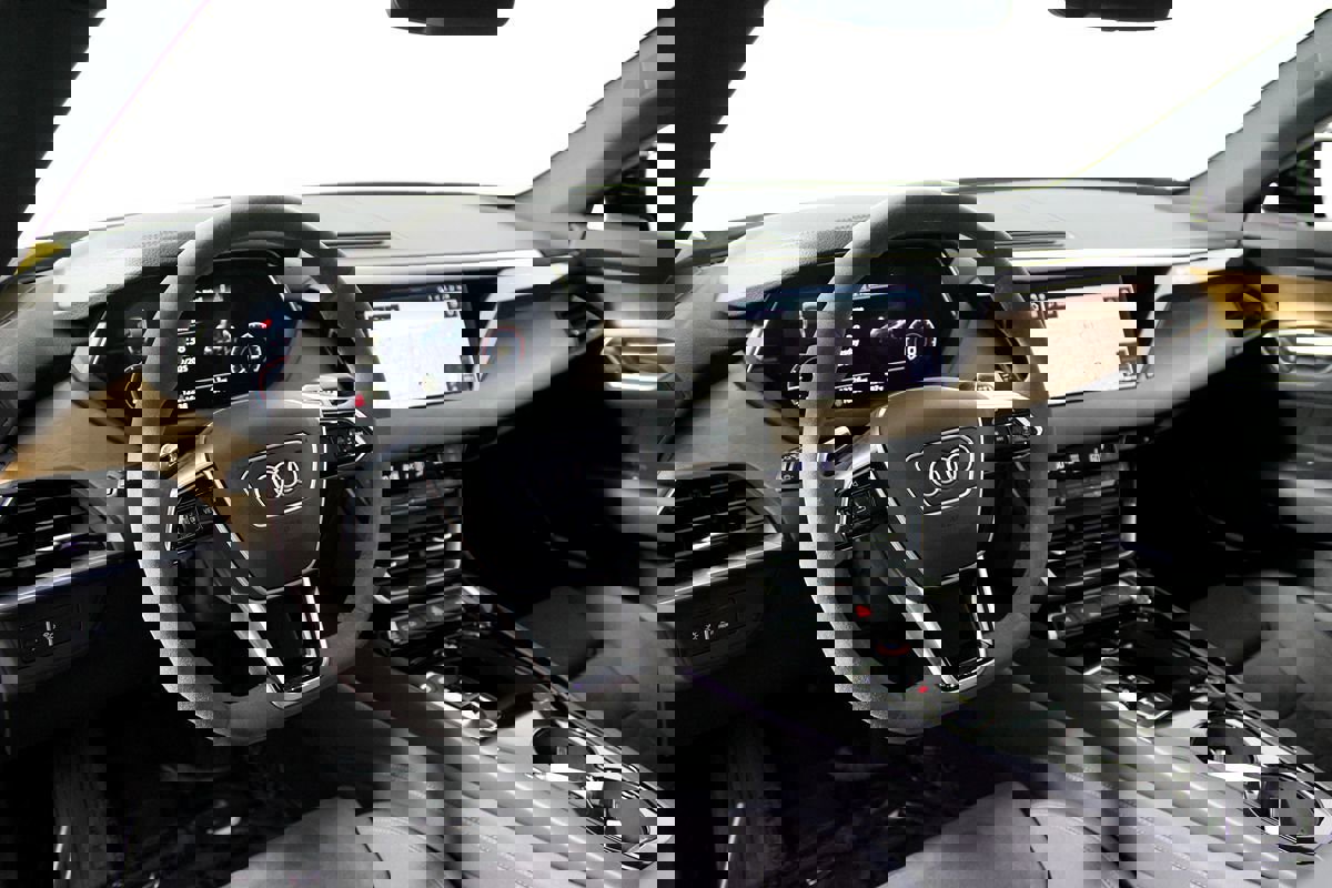 Used 2024 Audi e-tron GT Premium Plus image 7