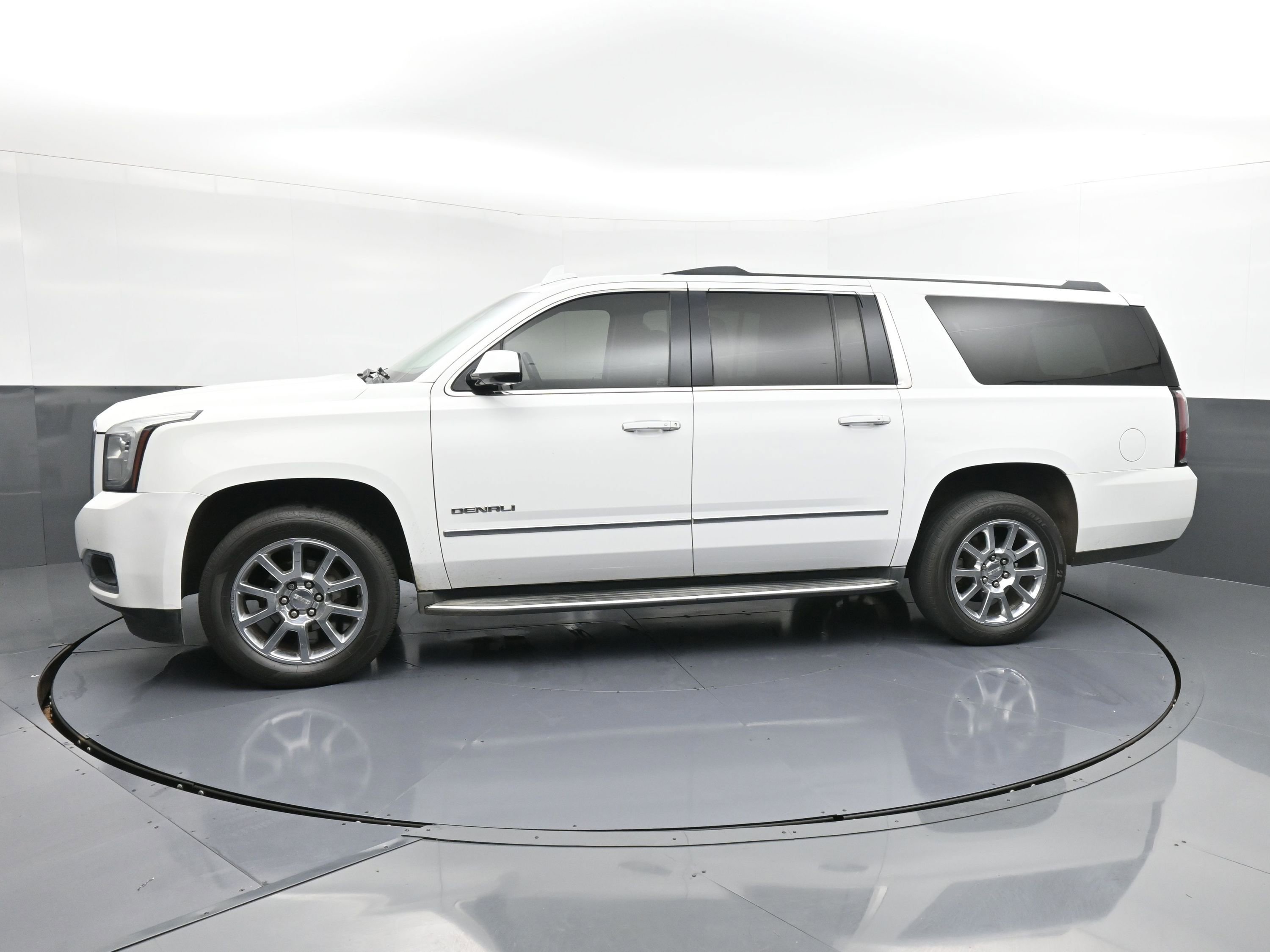 Used 2016 GMC Yukon XL Denali w/ Open Road Package image 5