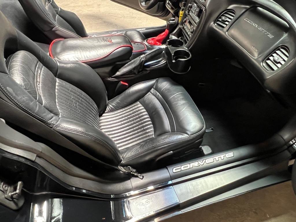 Used 2001 Chevrolet Corvette Convertible w/ Preferred Equipment Group2 RWD image 24