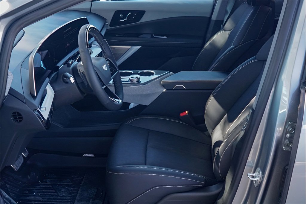 New 2025 Cadillac Optiq Luxury 2 w/ LPO, Floor Liner Package image 10