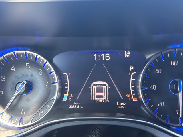 Used 2025 Chrysler Pacifica Limited FWD image 5