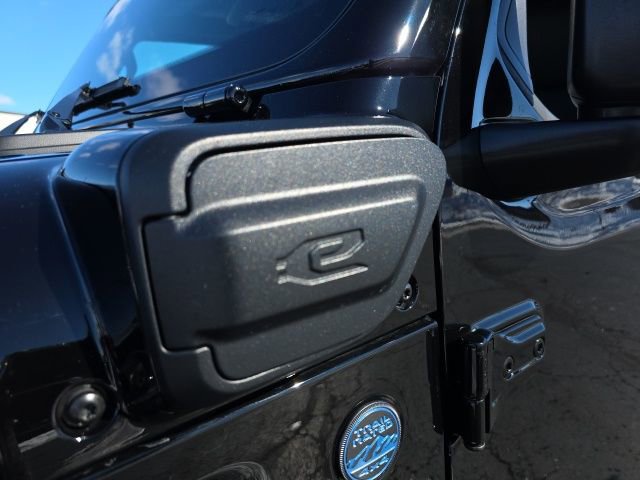 Used 2025 Jeep Wrangler Unlimited Sahara w/ Safety Group image 60