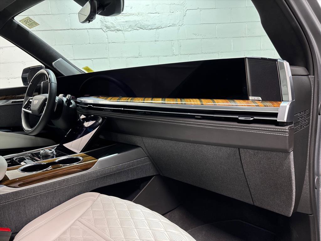 Used 2025 Cadillac Escalade Sport Platinum w/ LPO, ONYX Package image 29