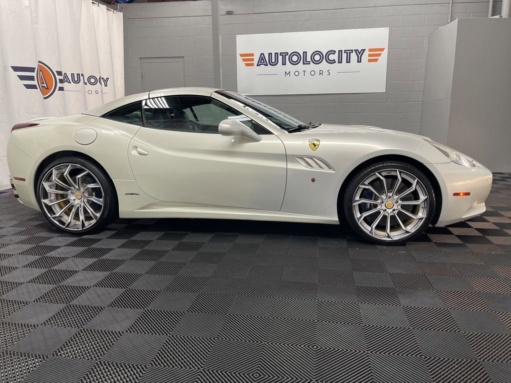 Used 2012 Ferrari California RWD image 12