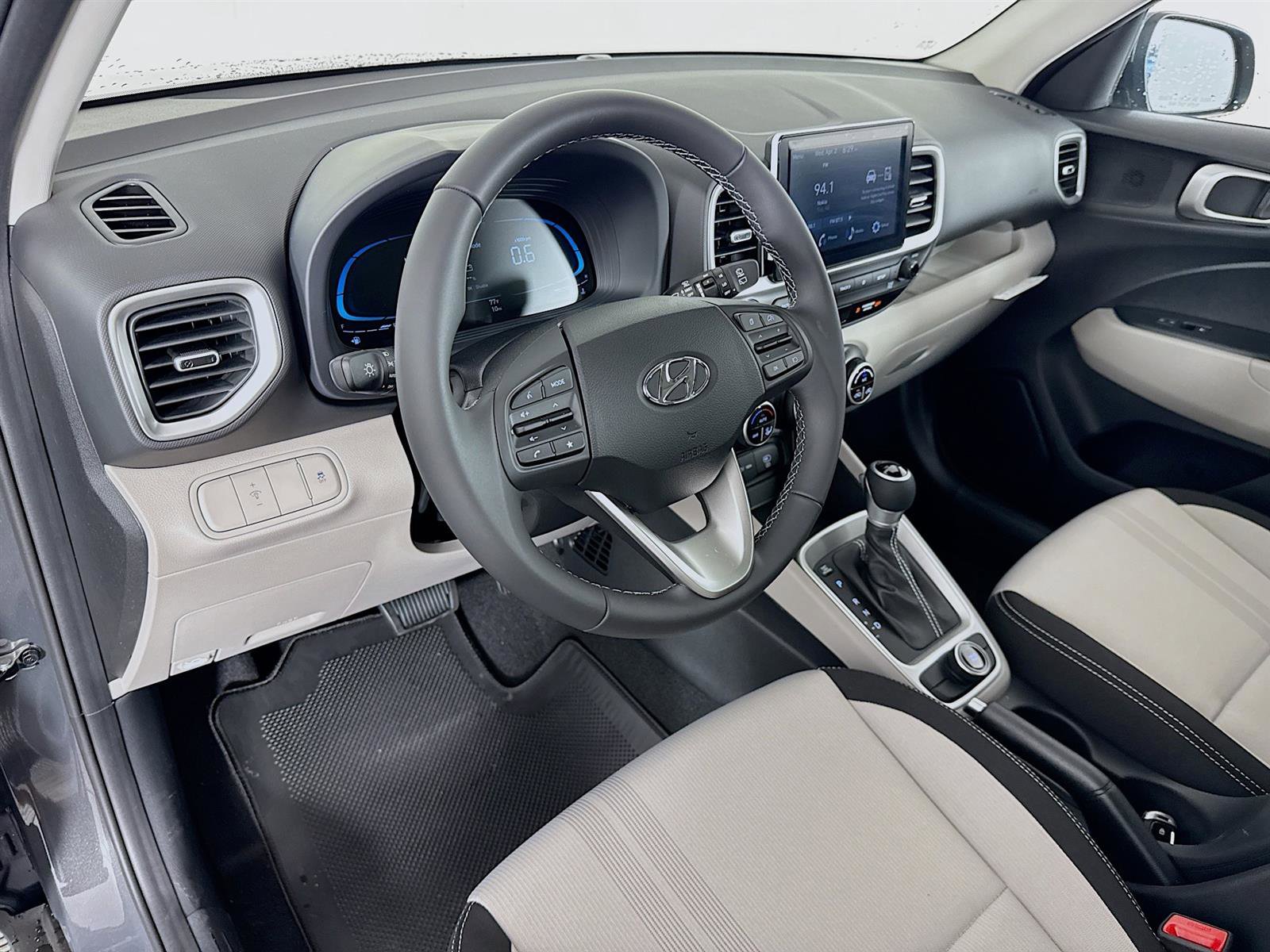 New 2025 Hyundai Venue SEL image 9