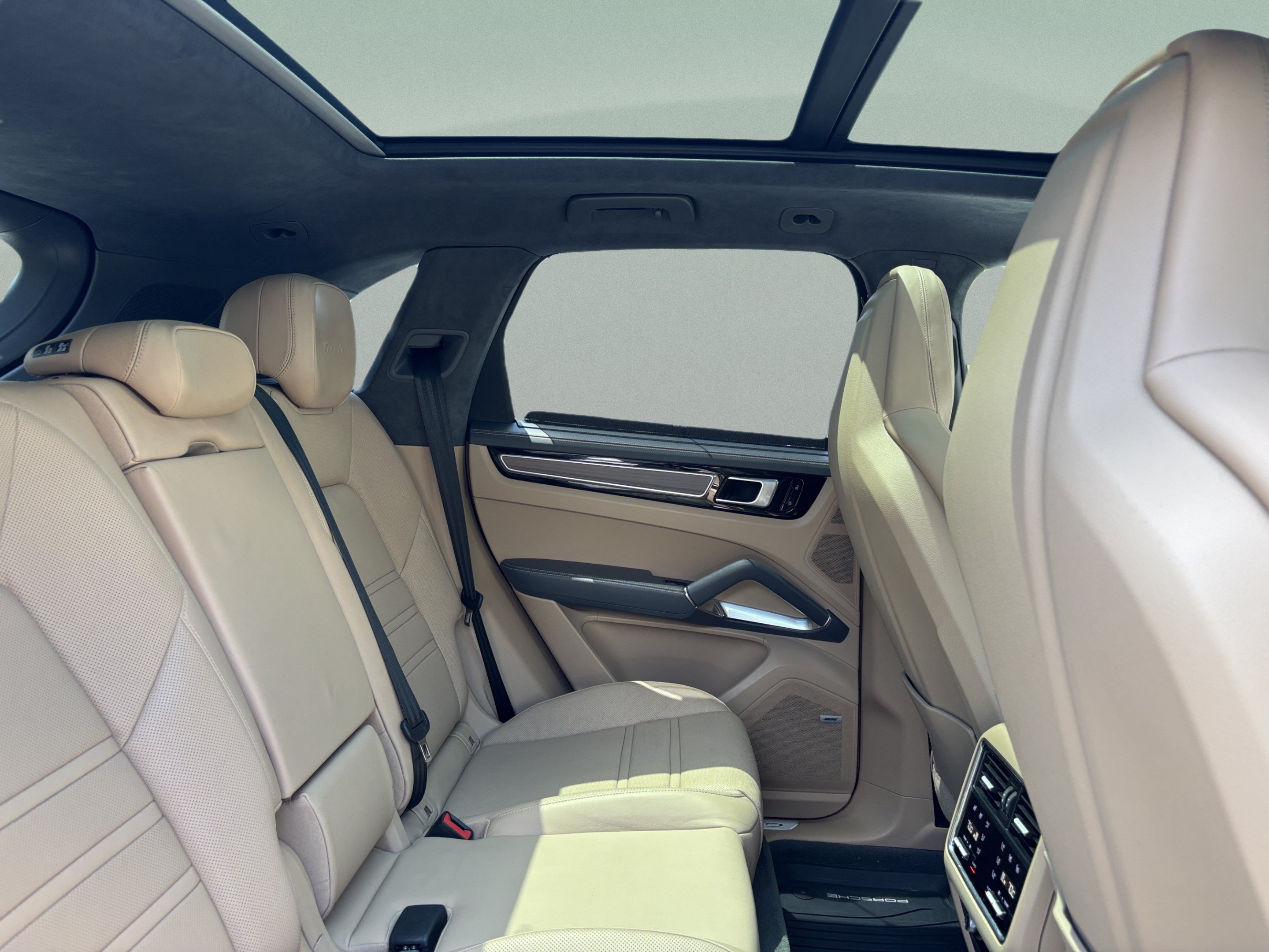 Used 2019 Porsche Cayenne Turbo AWD/4WD image 27