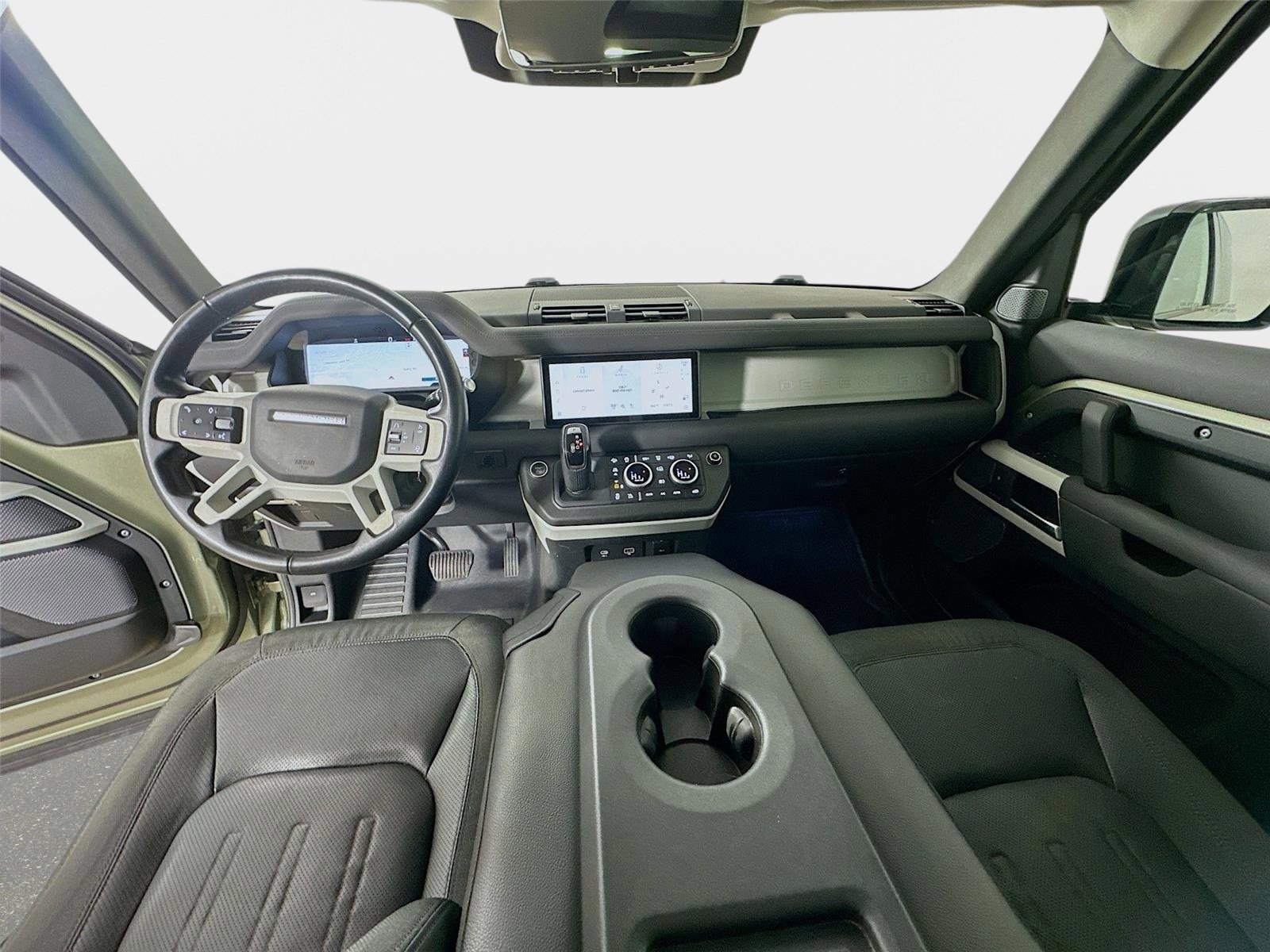 Used 2021 Land Rover Defender 90 First Edition image 14