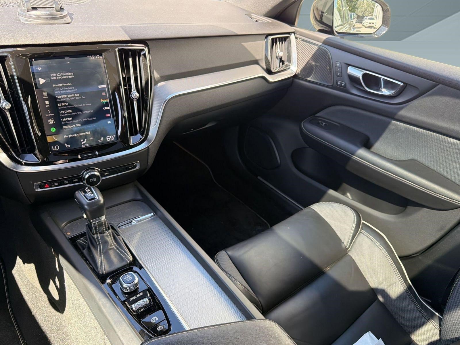 Used 2019 Volvo S60 T5 R-Design image 27