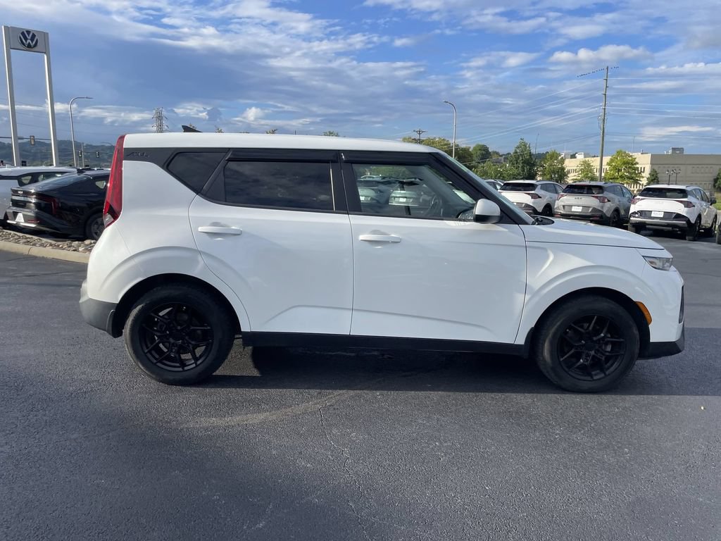 Used 2022 Kia Soul LX FWD image 4