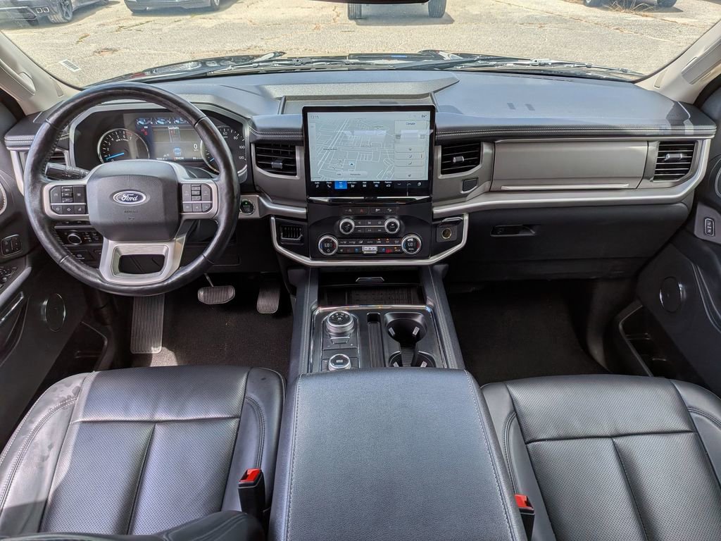 Used 2024 Ford Expedition XLT AWD/4WD image 28