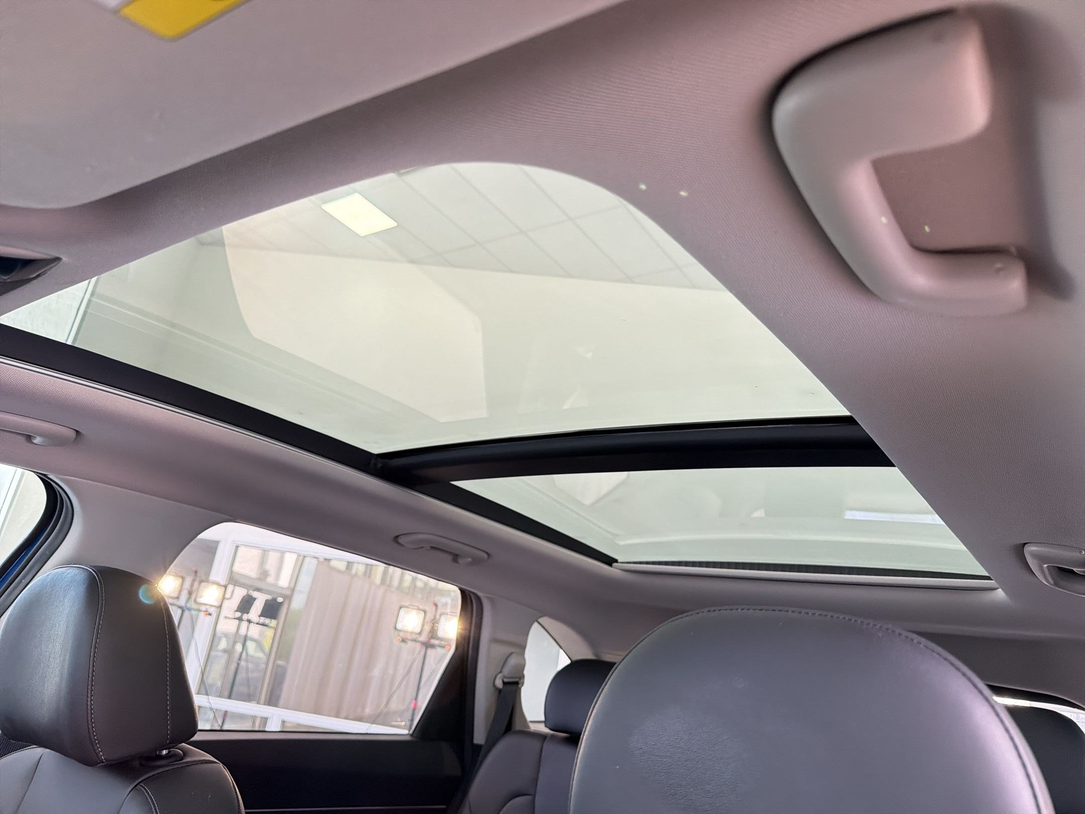 Used 2023 Kia Sorento S w/ Panoramic Sunroof Package FWD image 16