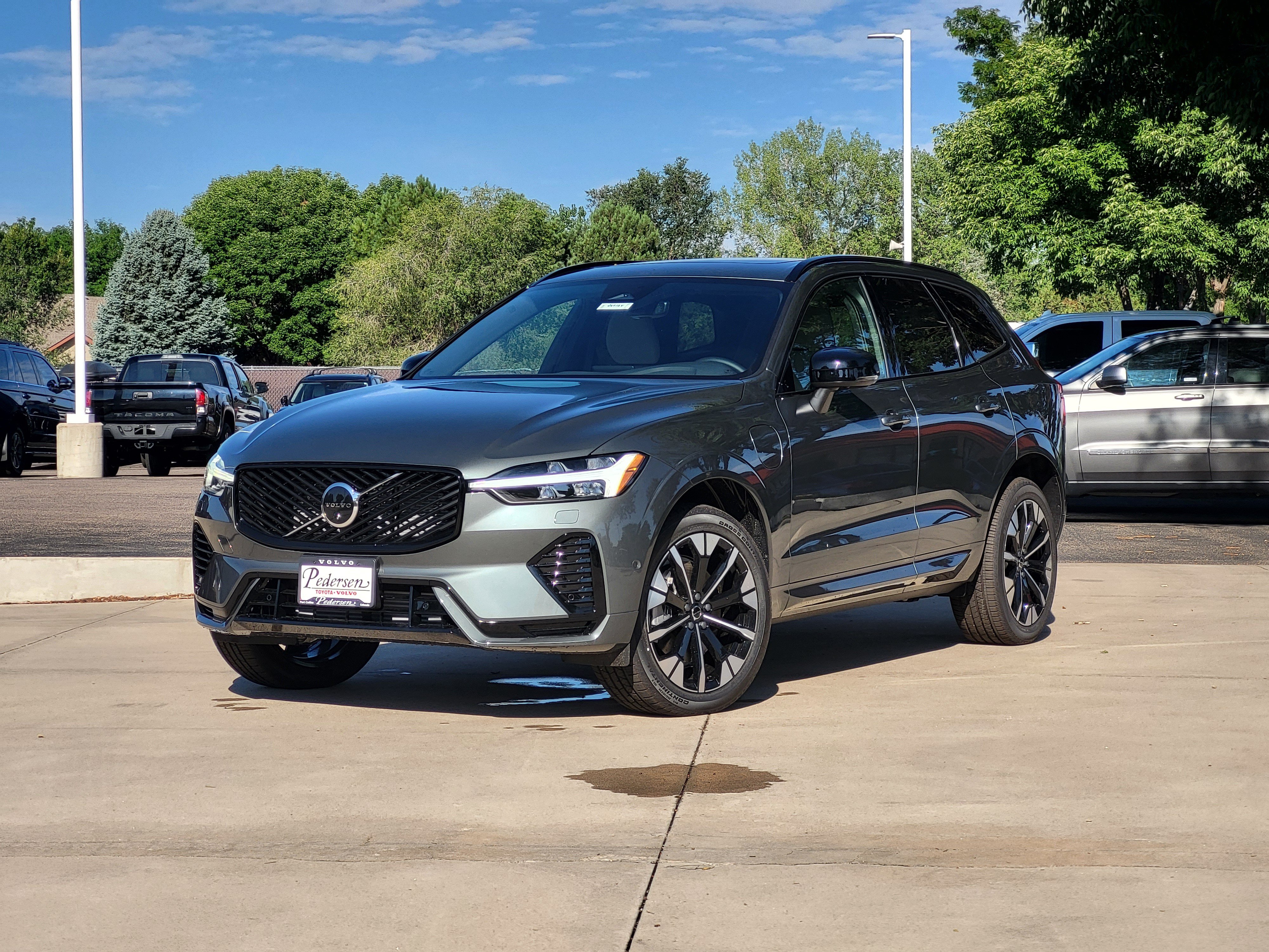 New 2026 Volvo XC60 T8 Plus w/ Protection Package Premier AWD/4WD image 2