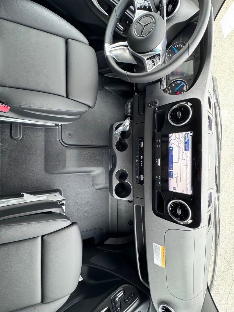 Used 2024 Mercedes-Benz eSprinter 170 Cargo image 26