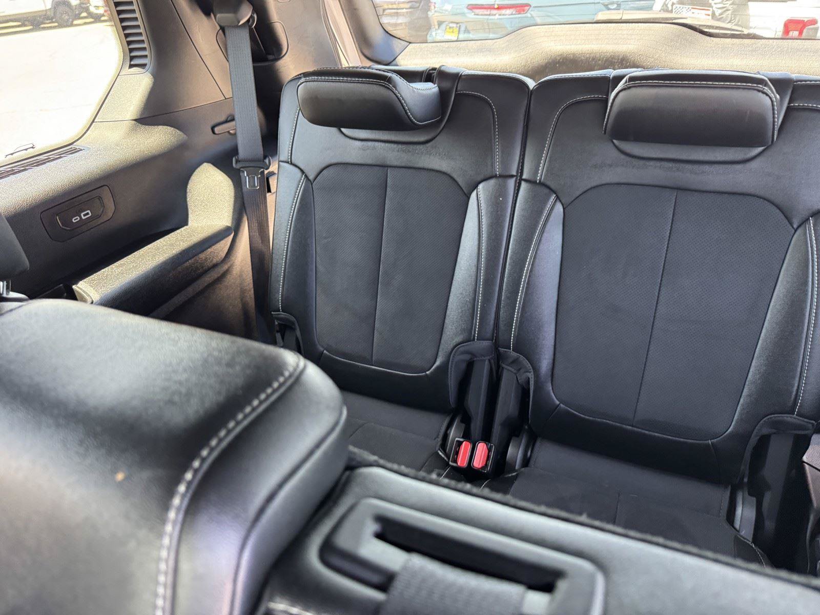 Used 2024 Jeep Grand Cherokee L Laredo AWD/4WD image 18