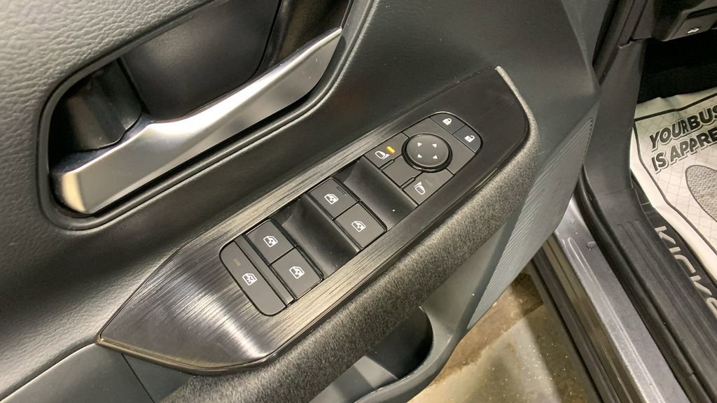 Used 2025 Nissan Kicks SV w/ SV Premium Package image 25