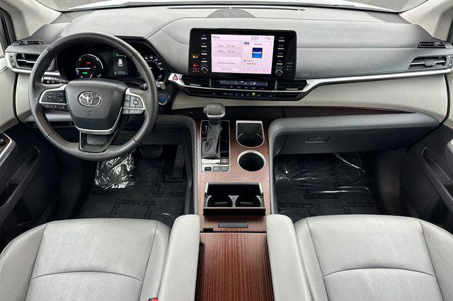 Certified 2023 Toyota Sienna XLE image 17