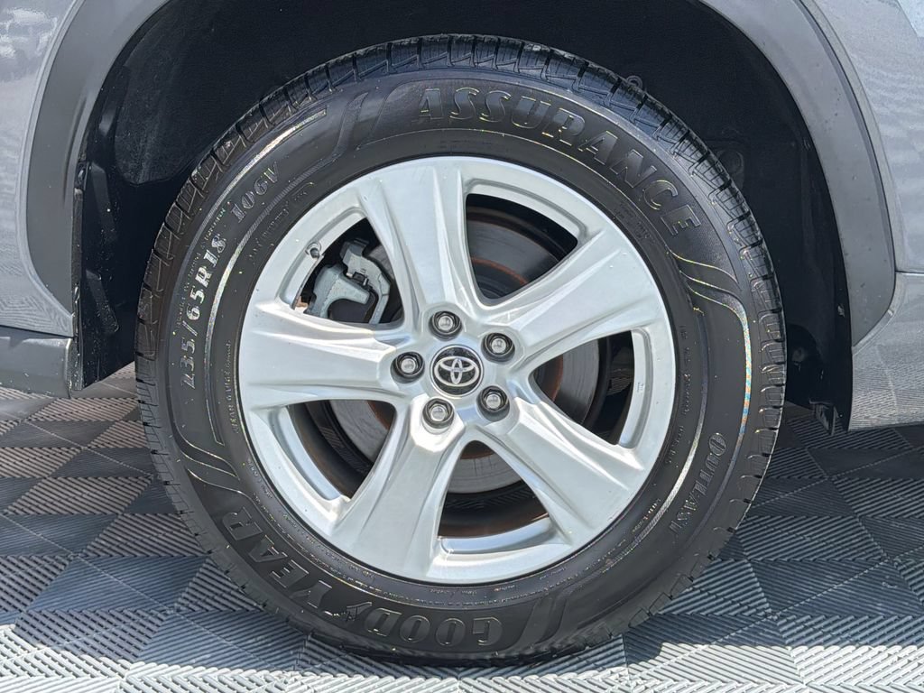 Used 2023 Toyota Highlander L FWD image 21